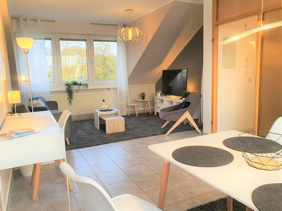 Modernes Und Ruhiges Appartement Mit Loggia Marl Exterior foto