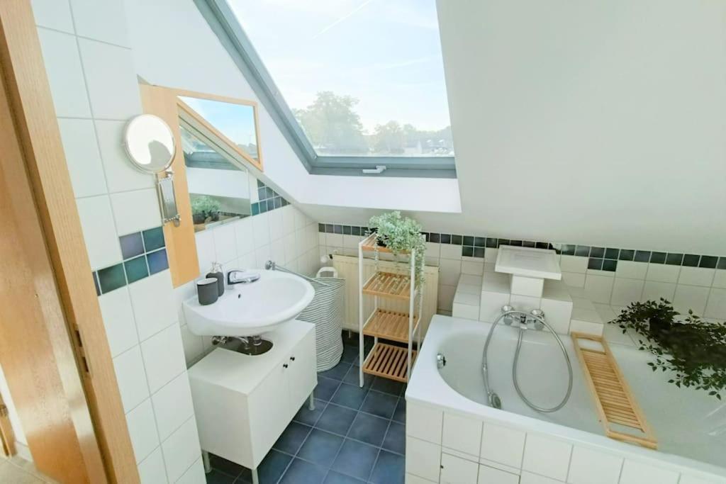 Modernes Und Ruhiges Appartement Mit Loggia Marl Exterior foto