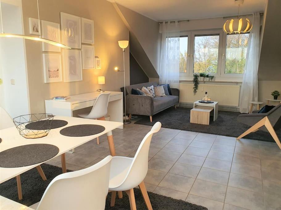 Modernes Und Ruhiges Appartement Mit Loggia Marl Exterior foto
