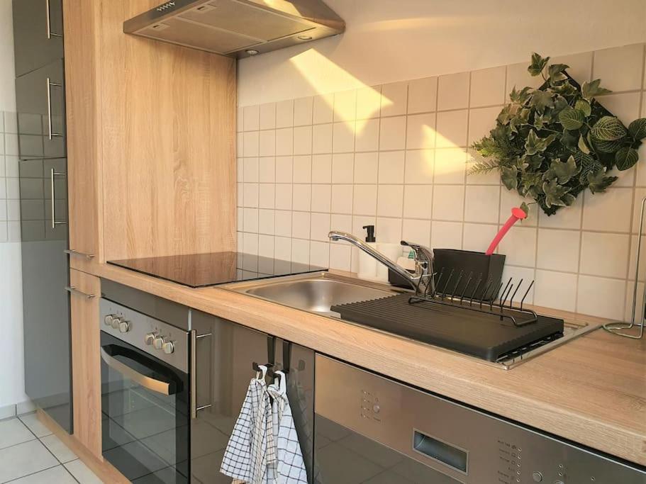 Modernes Und Ruhiges Appartement Mit Loggia Marl Exterior foto